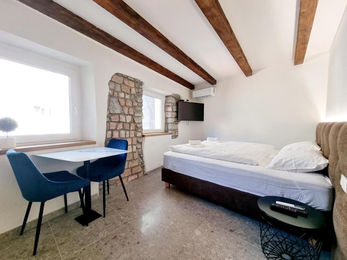 Akvatour Apartments 皮兰 外观 照片